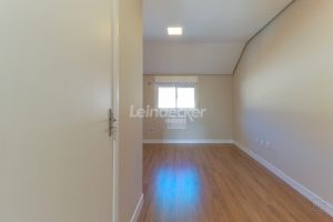 Casa para alugar com 103m², 2 dormitórios, 1 vaga no bairro Camaqua em Porto Alegre - Foto 38