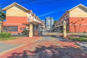 Casa para alugar com 103m², 2 dormitórios, 1 vaga no bairro Camaqua em Porto Alegre - Foto 52