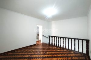 Casa para alugar com 298m², 3 dormitórios, 2 vagas no bairro Medianeira em Porto Alegre - Foto 2
