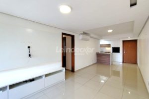 Apartamento para alugar com 90m², 3 dormitórios, 1 vaga no bairro Passo d'Areia em Porto Alegre - Foto 4