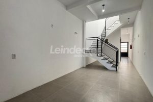 Casa para alugar com 120m², 2 dormitórios, 1 vaga no bairro Santana em Porto Alegre - Foto 1