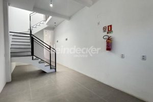 Casa para alugar com 120m², 2 dormitórios, 1 vaga no bairro Santana em Porto Alegre - Foto 2