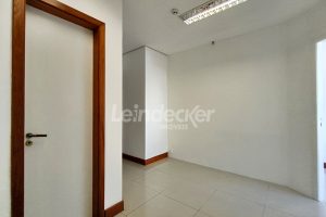 Sala para alugar com 39m², 1 vaga no bairro Três Figueiras em Porto Alegre - Foto 2