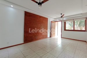 Casa para alugar com 135m², 3 dormitórios, 2 vagas no bairro Nonoai em Porto Alegre - Foto 1