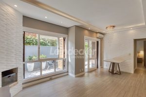 Apartamento para alugar com 200m², 3 dormitórios, 1 vaga no bairro Moinhos de Vento em Porto Alegre - Foto 2