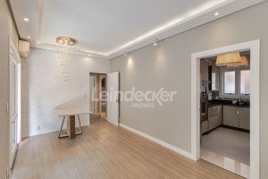 Apartamento para alugar com 200m², 3 dormitórios, 1 vaga no bairro Moinhos de Vento em Porto Alegre - Foto 3