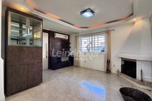 Casa em Condomínio para alugar com 175m², 3 dormitórios, 1 vaga no bairro Espirito Santo em Porto Alegre - Foto 2