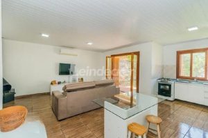 Casa para alugar com 98m², 2 dormitórios, 2 vagas no bairro Lomba do Pinheiro em Porto Alegre - Foto 2