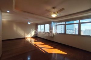 Apartamento para alugar com 138m², 3 dormitórios, 1 vaga no bairro Petrópolis em Porto Alegre - Foto 2