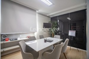 Conjunto para alugar com 210m² no bairro Centro em Porto Alegre - Foto 2