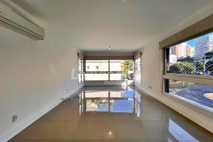 Apartamento para alugar com 118m², 3 dormitórios, 2 vagas no bairro Bela Vista em Porto Alegre - Foto 2