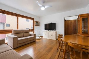 Apartamento para alugar com 120m², 3 dormitórios, 1 vaga no bairro Moinhos de Vento em Porto Alegre - Foto 1