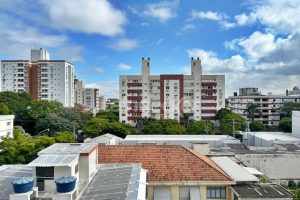 Apartamento para alugar com 110m², 3 dormitórios no bairro Menino Deus em Porto Alegre - Foto 4