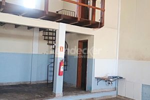 Depósito para alugar com 250m², 2 vagas no bairro Alto Petrópolis em Porto Alegre - Foto 2