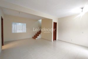 Casa para alugar com 97m², 2 dormitórios, 1 vaga no bairro Teresópolis em Porto Alegre - Foto 2