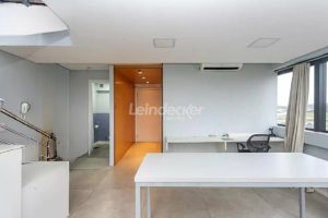 Sala para alugar com 73m², 1 vaga no bairro Cristal em Porto Alegre - Foto 4