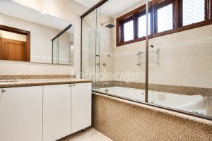 Apartamento para alugar com 230m², 3 dormitórios, 2 vagas no bairro Higienópolis em Porto Alegre - Foto 9