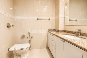 Apartamento para alugar com 230m², 3 dormitórios, 2 vagas no bairro Higienópolis em Porto Alegre - Foto 10