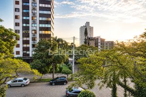 Apartamento para alugar com 230m², 3 dormitórios, 2 vagas no bairro Higienópolis em Porto Alegre - Foto 23