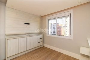 Apartamento para alugar com 93m², 2 dormitórios, 3 vagas no bairro Jardim Europa em Porto Alegre - Foto 10