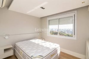 Apartamento para alugar com 93m², 2 dormitórios, 3 vagas no bairro Jardim Europa em Porto Alegre - Foto 17