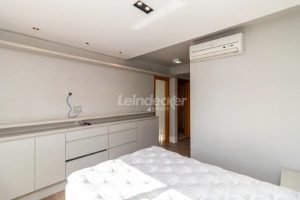 Apartamento para alugar com 93m², 2 dormitórios, 3 vagas no bairro Jardim Europa em Porto Alegre - Foto 19