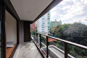 Apartamento para alugar com 154m², 3 dormitórios, 2 vagas no bairro Três Figueiras em Porto Alegre - Foto 8