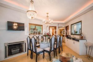 Apartamento à venda com 106m², 3 dormitórios, 1 suíte, 1 vaga no bairro Rio Branco em Porto Alegre - Foto 2