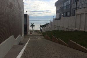 Casa em Condomínio à venda com 250m², 3 dormitórios, 3 suítes, 3 vagas no bairro Praia de Belas em Porto Alegre - Foto 17