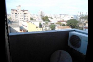Apartamento à venda com 56m², 2 dormitórios, 1 vaga no bairro Menino Deus em Porto Alegre - Foto 3