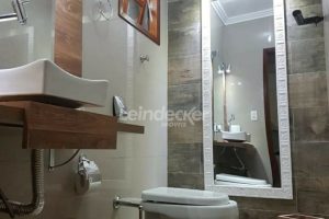Casa à venda com 240m², 3 dormitórios, 1 suíte, 5 vagas no bairro Bom Jesus em Porto Alegre - Foto 4