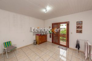 Casa à venda com 219m², 4 dormitórios, 1 suíte, 3 vagas no bairro Chácara das Pedras em Porto Alegre - Foto 3