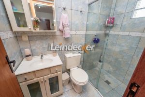 Casa à venda com 219m², 4 dormitórios, 1 suíte, 3 vagas no bairro Chácara das Pedras em Porto Alegre - Foto 4