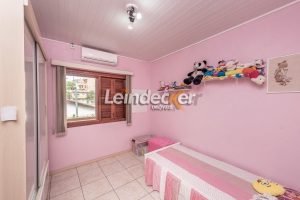 Casa à venda com 219m², 4 dormitórios, 1 suíte, 3 vagas no bairro Chácara das Pedras em Porto Alegre - Foto 6