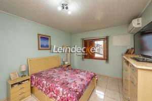 Casa à venda com 219m², 4 dormitórios, 1 suíte, 3 vagas no bairro Chácara das Pedras em Porto Alegre - Foto 8