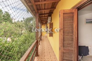 Casa à venda com 219m², 4 dormitórios, 1 suíte, 3 vagas no bairro Chácara das Pedras em Porto Alegre - Foto 9