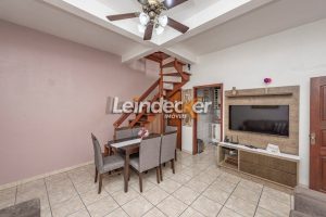 Casa à venda com 219m², 4 dormitórios, 1 suíte, 3 vagas no bairro Chácara das Pedras em Porto Alegre - Foto 17