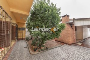 Casa à venda com 219m², 4 dormitórios, 1 suíte, 3 vagas no bairro Chácara das Pedras em Porto Alegre - Foto 18