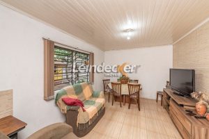 Casa à venda com 219m², 4 dormitórios, 1 suíte, 3 vagas no bairro Chácara das Pedras em Porto Alegre - Foto 20