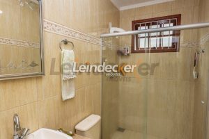 Casa à venda com 219m², 4 dormitórios, 1 suíte, 3 vagas no bairro Chácara das Pedras em Porto Alegre - Foto 23