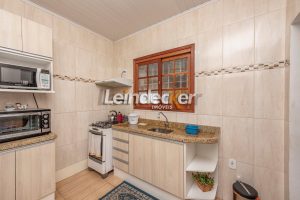 Casa à venda com 219m², 4 dormitórios, 1 suíte, 3 vagas no bairro Chácara das Pedras em Porto Alegre - Foto 25