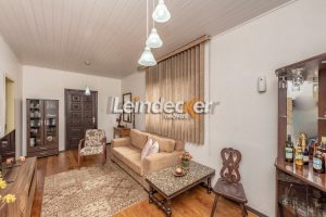 Casa à venda com 219m², 4 dormitórios, 1 suíte, 3 vagas no bairro Chácara das Pedras em Porto Alegre - Foto 26