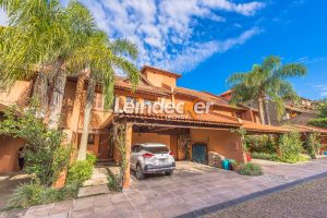 Casa em Condomínio à venda com 520m², 4 dormitórios, 4 suítes, 3 vagas no bairro Três Figueiras em Porto Alegre - Foto 2