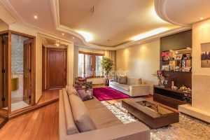 Casa à venda com 313m², 4 dormitórios, 1 suíte, 4 vagas no bairro Jardim Lindóia em Porto Alegre - Foto 2