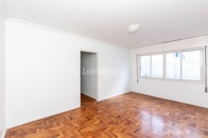 Apartamento à venda com 93m², 3 dormitórios, 1 vaga no bairro Santana em Porto Alegre - Foto 2