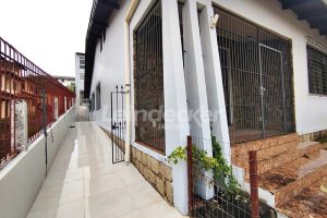 Casa à venda com 300m², 6 dormitórios, 2 suítes, 2 vagas no bairro Tristeza em Porto Alegre - Foto 1