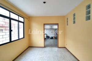 Casa à venda com 300m², 6 dormitórios, 2 suítes, 2 vagas no bairro Tristeza em Porto Alegre - Foto 4