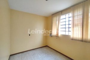 Casa à venda com 300m², 6 dormitórios, 2 suítes, 2 vagas no bairro Tristeza em Porto Alegre - Foto 9