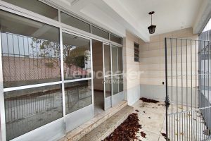 Casa à venda com 300m², 6 dormitórios, 2 suítes, 2 vagas no bairro Tristeza em Porto Alegre - Foto 17