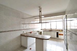 Casa à venda com 300m², 6 dormitórios, 2 suítes, 2 vagas no bairro Tristeza em Porto Alegre - Foto 20